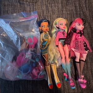 Monster High G3 Lot + Accessory bag